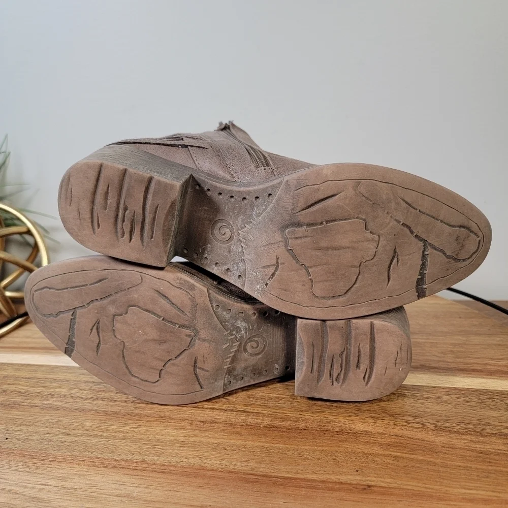 Very Volatile Vegan Leather Ankle Boots Size 8